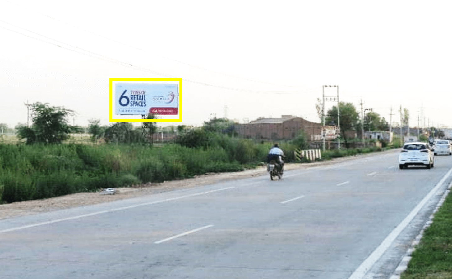 Unipole advertising at Entry Banur, Chandigarh To Patiala Highway