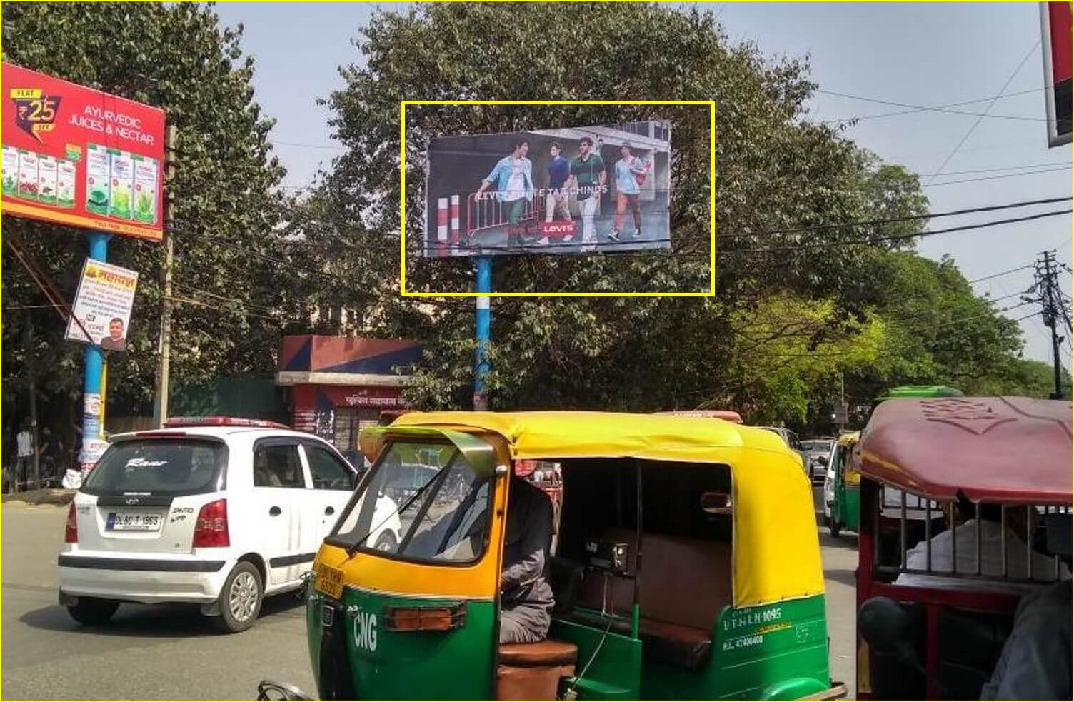 Option No.1 Outdoor Unipole Advertising at Kamla Nagar Main Market (Near Bindals) FTC from Shakti Nagar to Bunglow Road