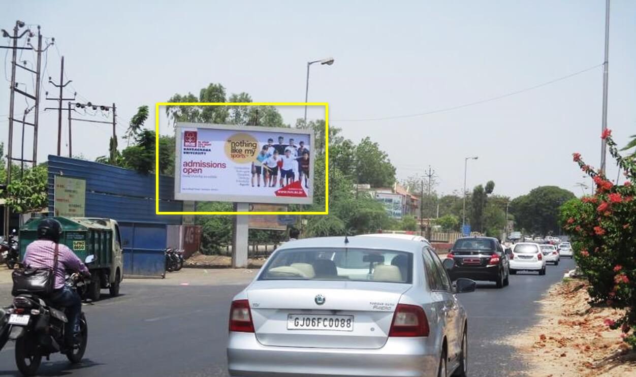 Option No.1 Outdoor Unipole Advertising at VUDA Circle to Fatehgunj, Vadodara, Gujarat