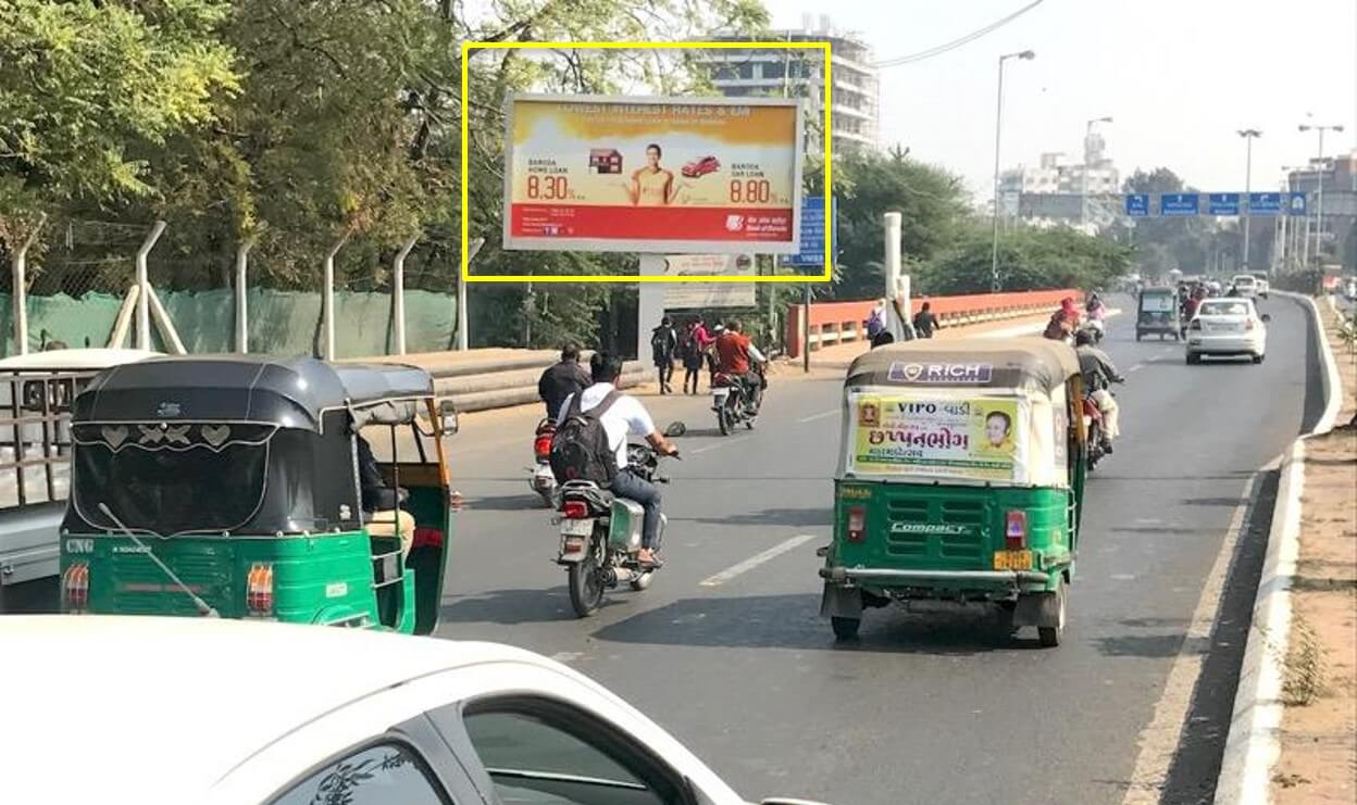 Option No.2 Outdoor Unipole Advertising at Fatehgunj to VUDA Circle, Vadodara, Gujarat